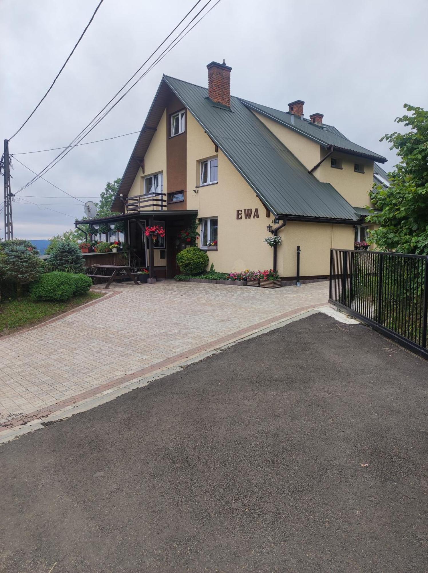 Dom Goscinny Ewa - Noclegi W Polanczyku Exteriör bild